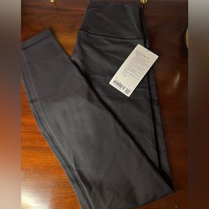 Lululemon Wunder under leggings size 8. 31” inseam